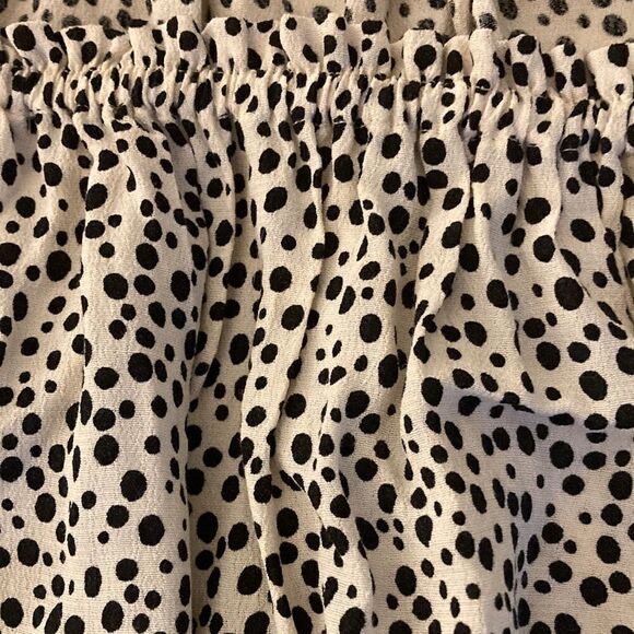 Sanctuary Women’s On/Off the Shoulder Long Sleeve Blouse with smocked cuffs. - Picture 2 of 6